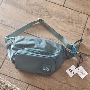 ALO Yoga Fanny Pack – Winter Ivy Green Belt Bag NWT